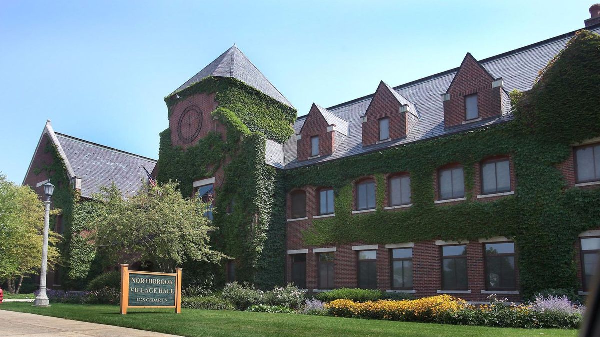 美国*力暴**事件频发，不爱持枪的华人开始买枪练枪