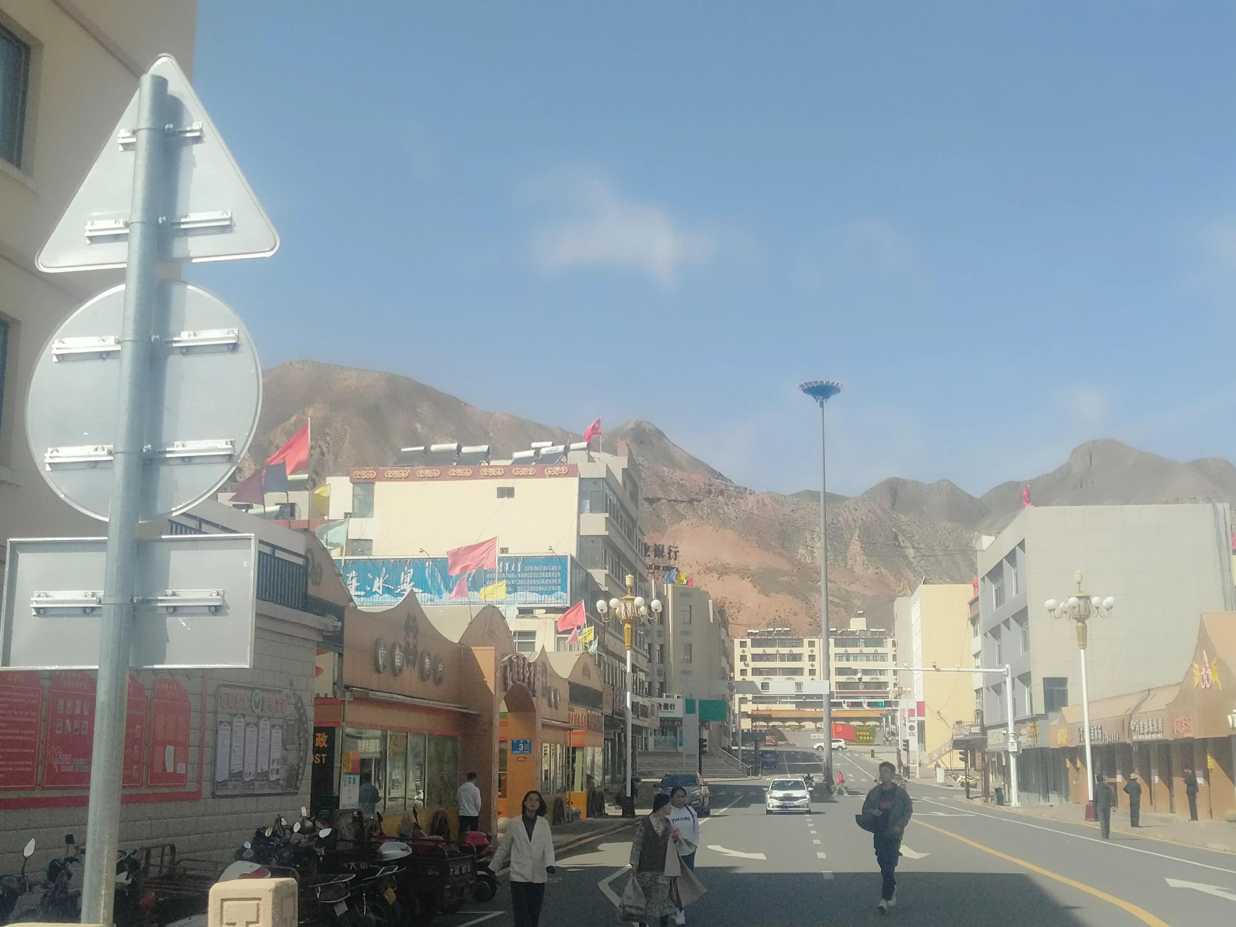 从甘肃翻越祁连山到青海,从肃北到青海沿途风景