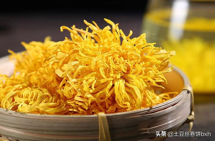 老茶客选菊花茶,老茶客提醒夏天避免3种茶