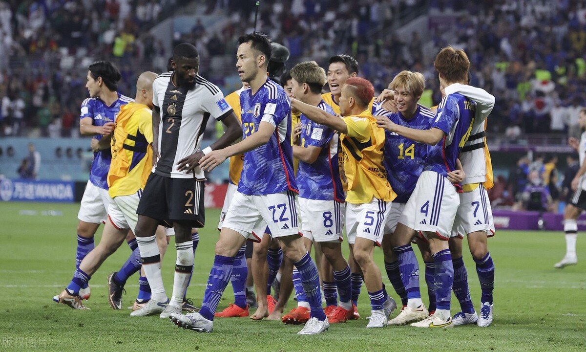 世界杯日本队2-1逆转胜德国冷门,2018年足球世界杯德国vs日本比赛