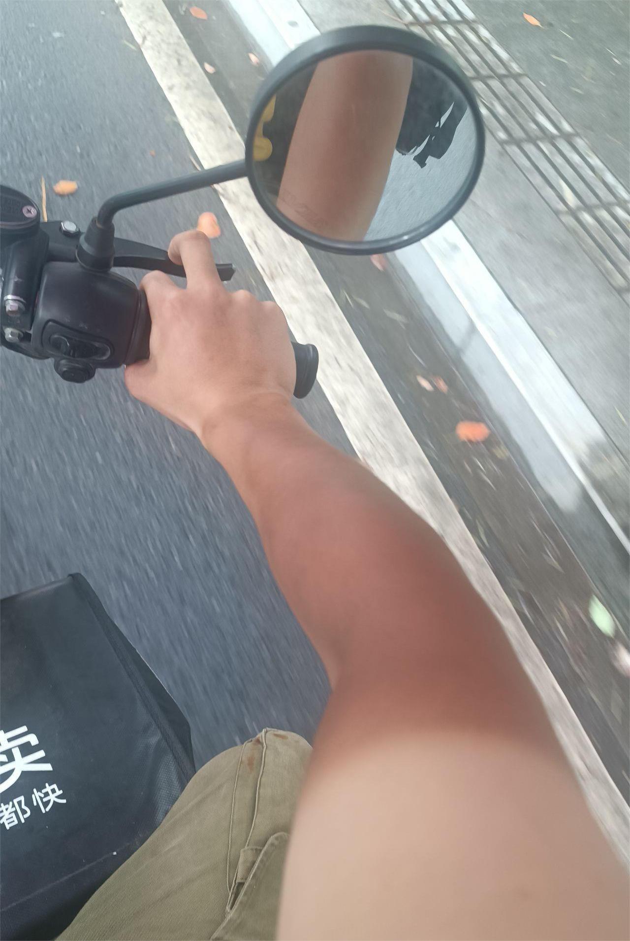 19岁男孩暑期兼职送外卖,19岁小伙送外卖兼职挣学费