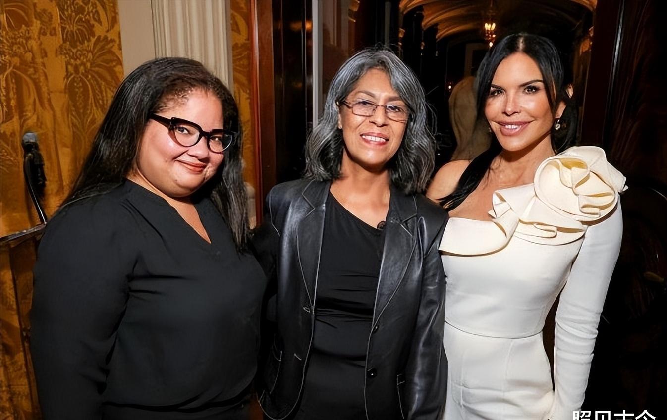 桑切斯和贝索斯的关系,桑切斯带给贝佐斯的情绪价值