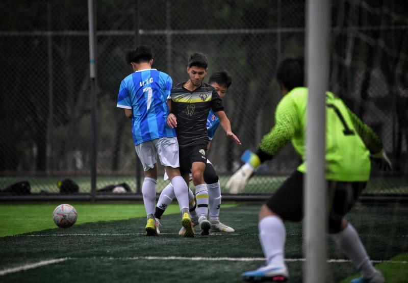 一个高中生办了7年足球赛：为同龄人搭舞台