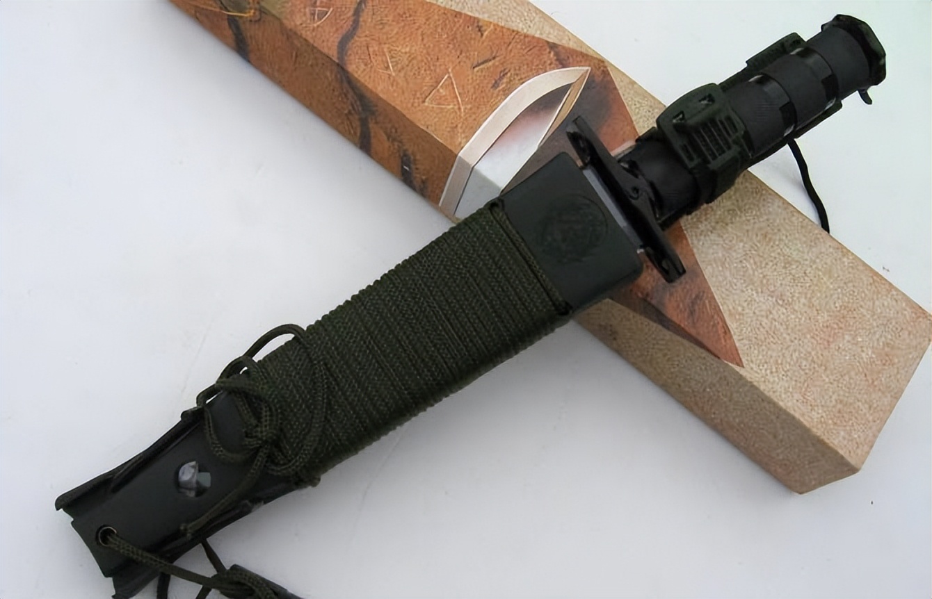 多功能野外生存刀燧石,国外户外生活使用的户外生存刀