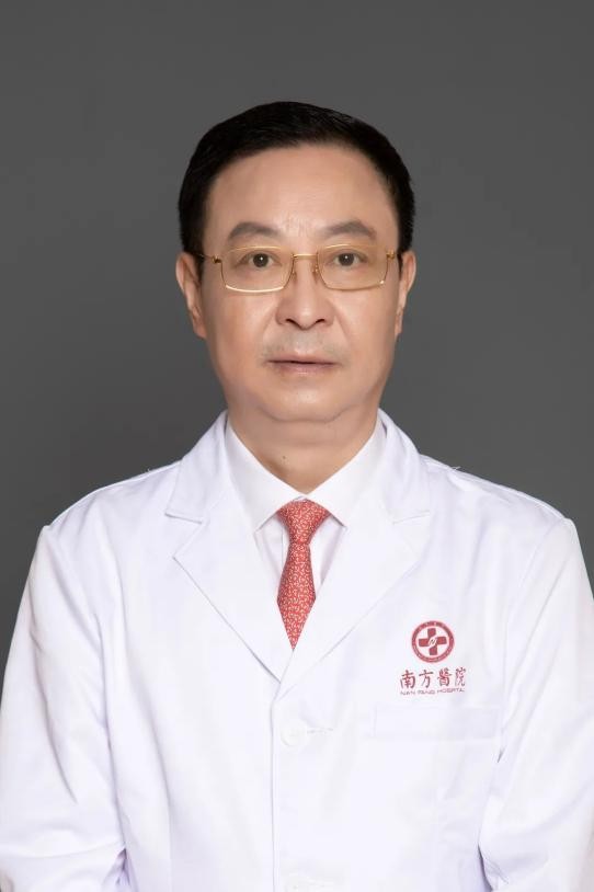 从军人到骨科专家,他任教广东名校,屡获医学大奖,成果被1千余家医院采用