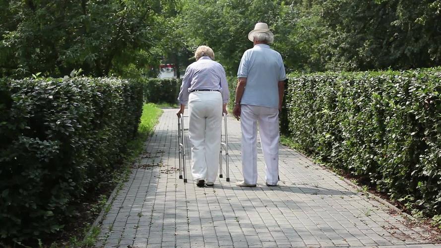 亲人临终前应该做什么,临终之前要跟父母说些什么