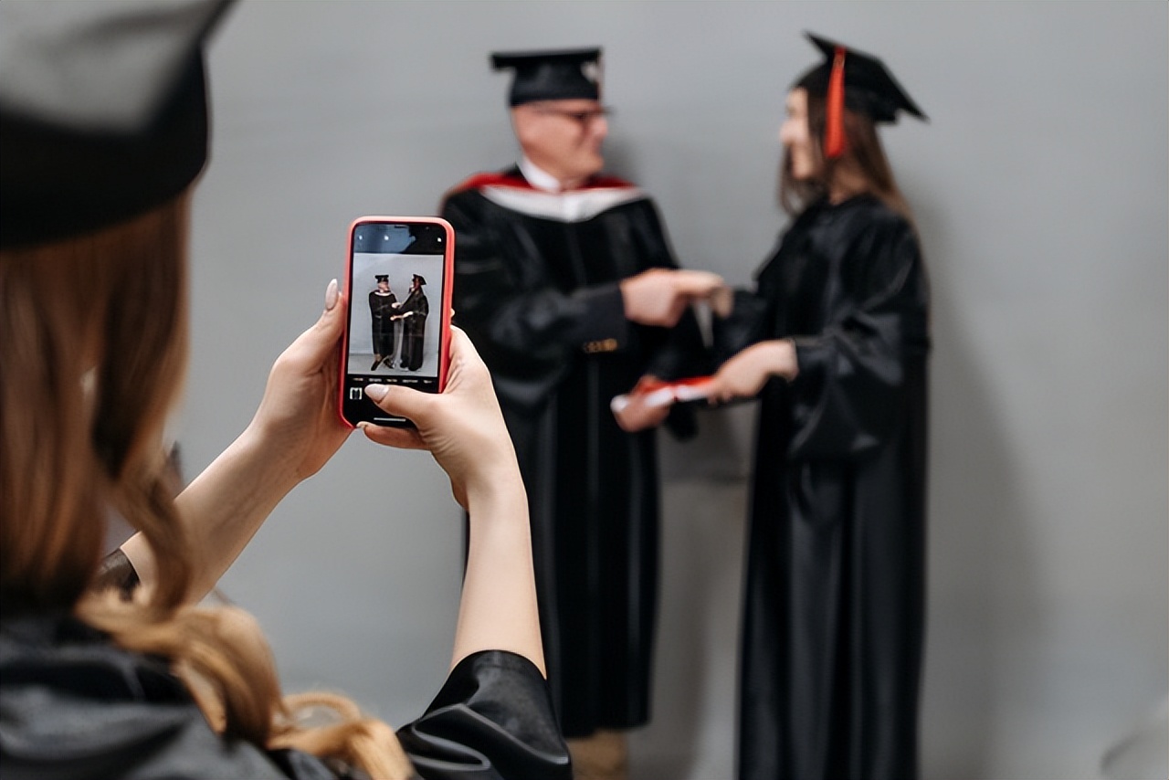 成人高考与应届生高考有哪些区别,社会青年参加高考和成人高考区别