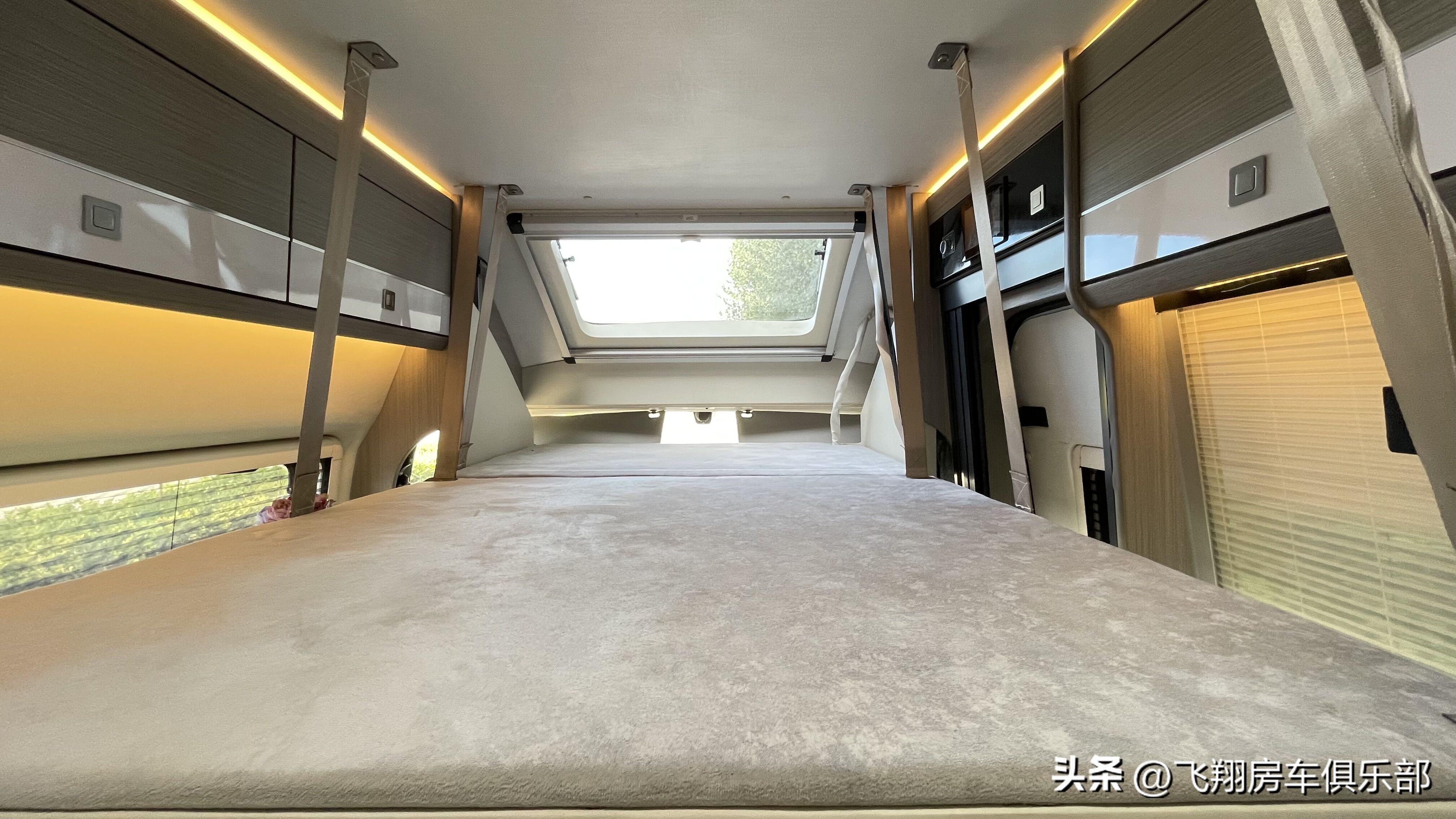 大空间房车二层别墅,福特新全顺房车6座4卧b型房车