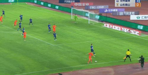 气愤又心酸！裁判无视泰山：2度致命改判，落寞中超贵族声嘶力竭