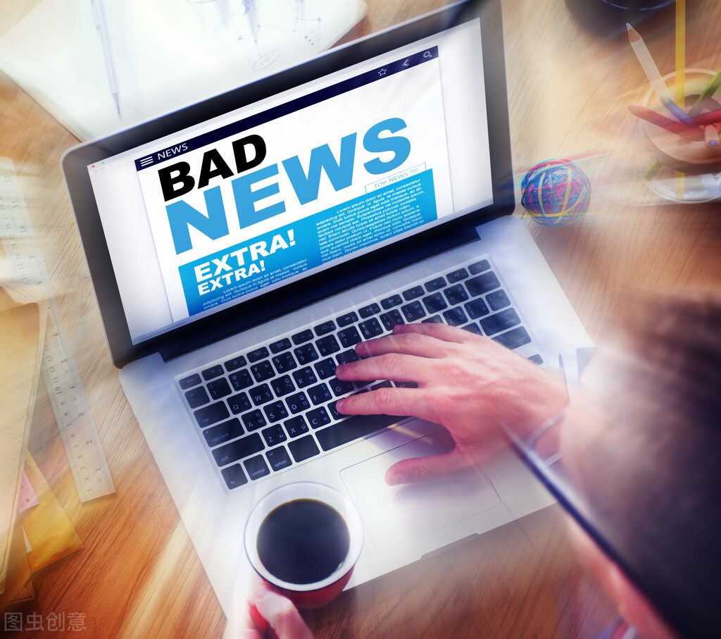 社死,在家偷看“小电影”网警打电话,浏览“黄色网站”犯法吗?