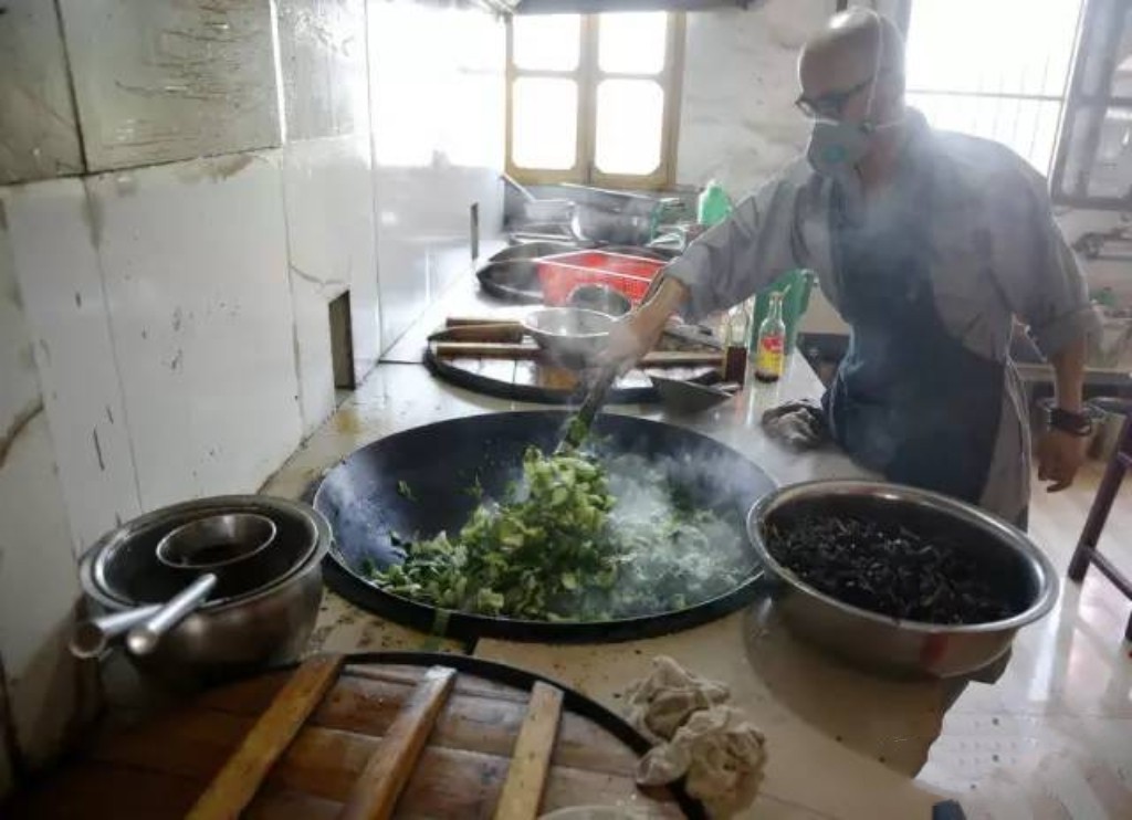 男人放弃千亿资产一心向佛,广东男子放弃百万年薪出家