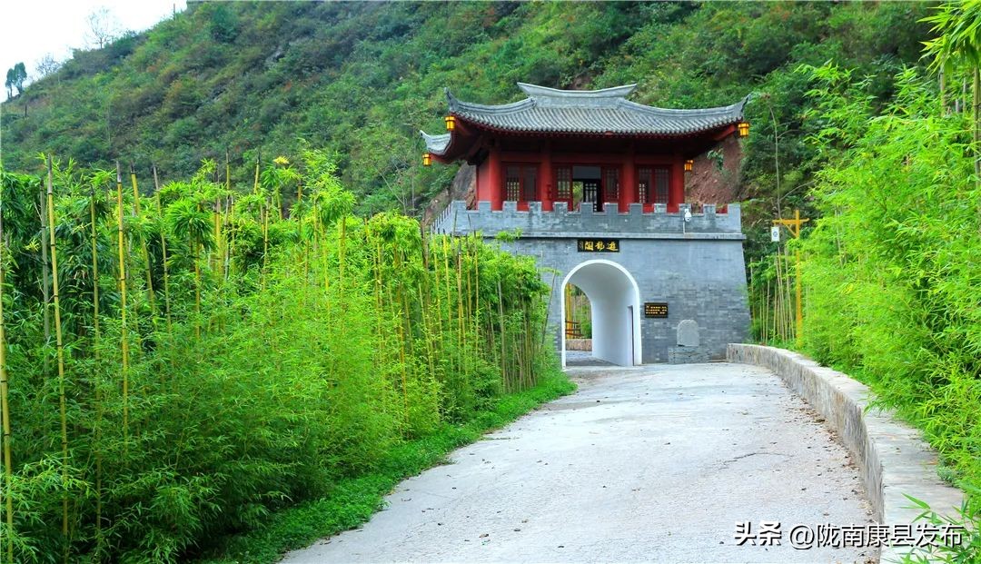 浜斾竴搴峰吇鏃呮父,浜斾竴搴峰吇搴﹀亣鏀荤暐