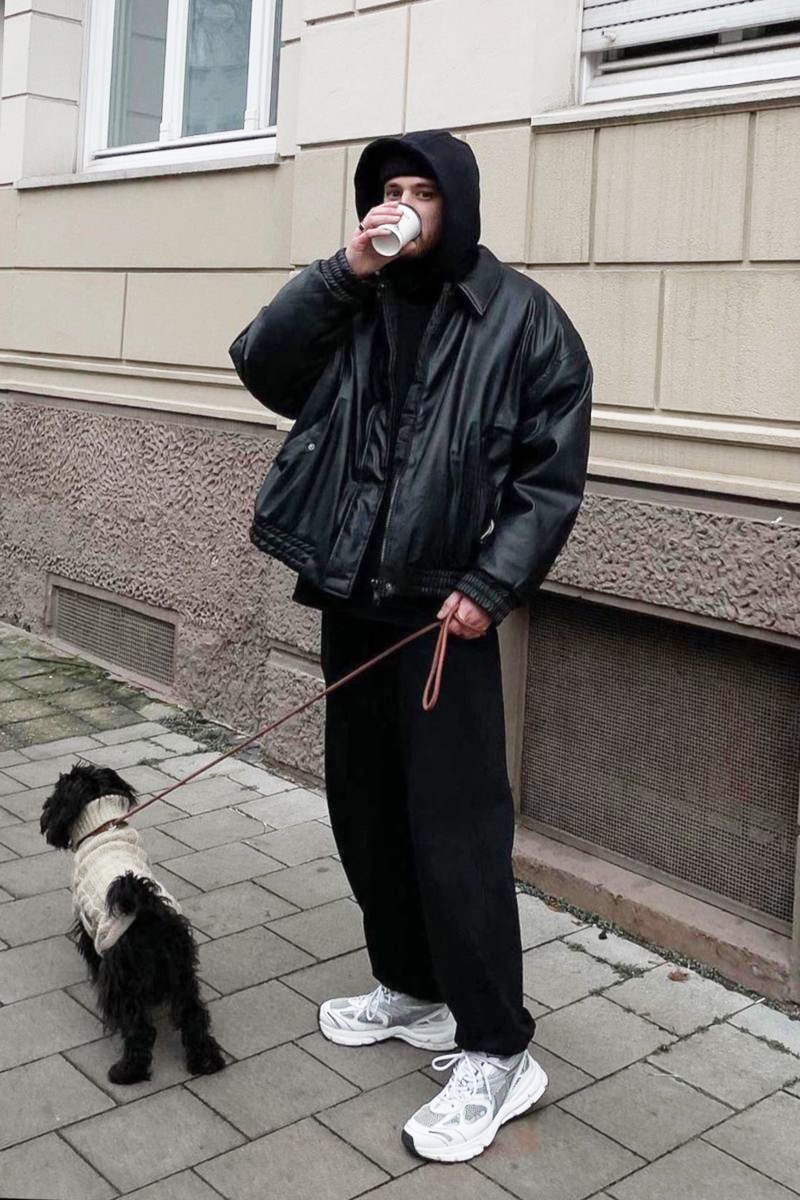 今年秋冬穿皮衣，流行“一身黑”的搭配，这些造型时髦又显男人味