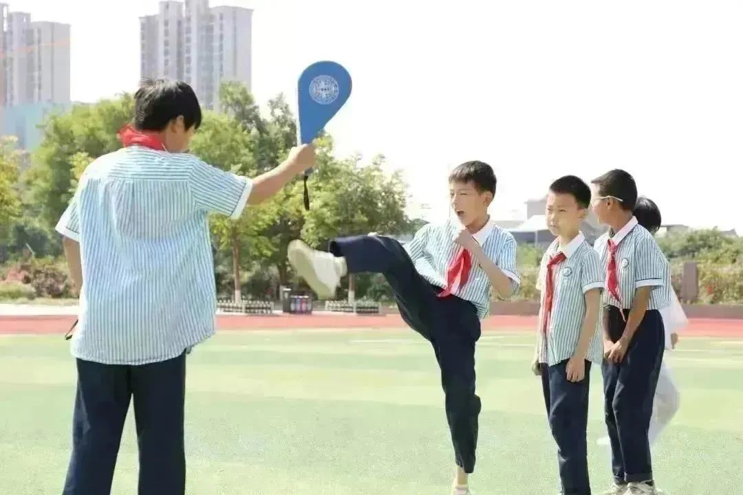 学习二十大，争做好队员|富平县各级少先队组织开展少先队员入队仪式暨庆“六一”文艺汇演主题活动