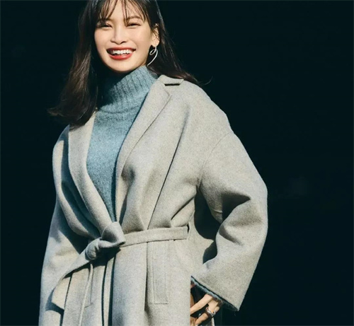 黑色大衣的配色技巧,咖啡色的大衣怎样配色