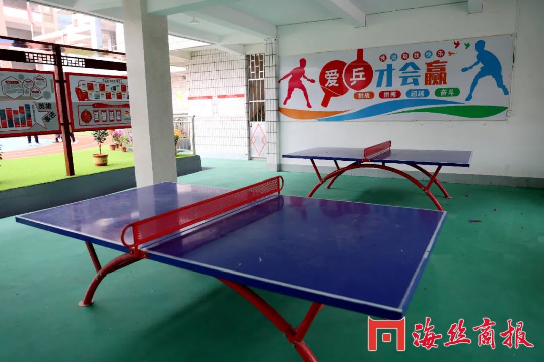 捐建希望小学善举,祝福乡贤为村民捐款