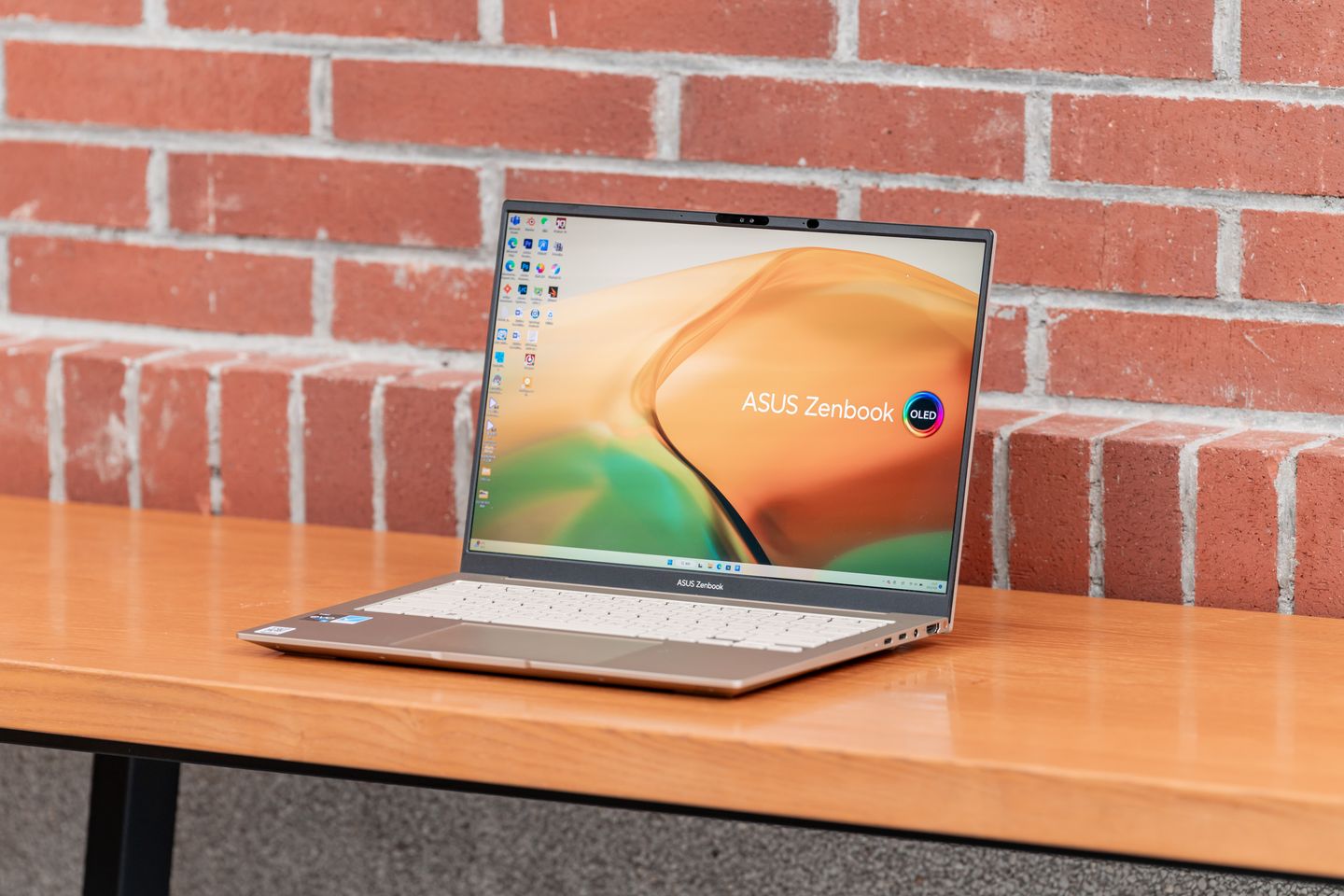 紫色笔记本电脑华硕灵耀pro测评,高端oled显示屏