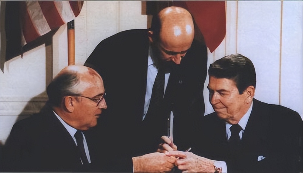 杜鲁门主义美苏冷战开启的标志,分析杜鲁门发动冷战的原因