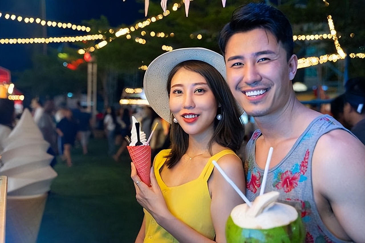 丈夫埋怨妻子买衣服太多后续,老公给妻子买内衣内裤