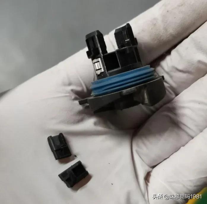 自己动手更换雪铁龙c5转向灯,天逸c5自己更换led灯