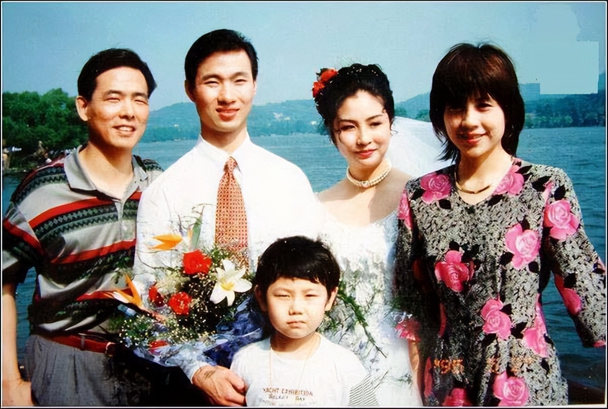 乒乓教父蔡振华，娶了一个“没心没肺”的妻子，儿子是当红男星！