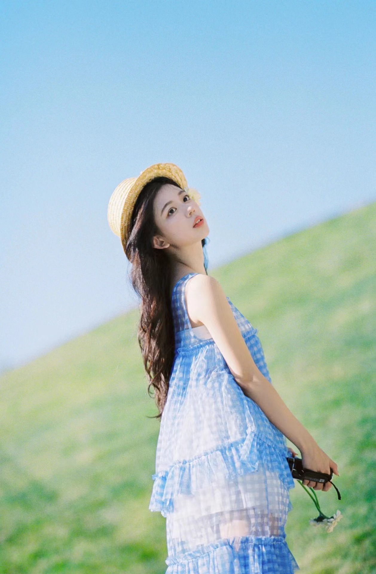 手机拍照技巧轻松拍出最美生活照,用手机拍照可以拍出人像的样子