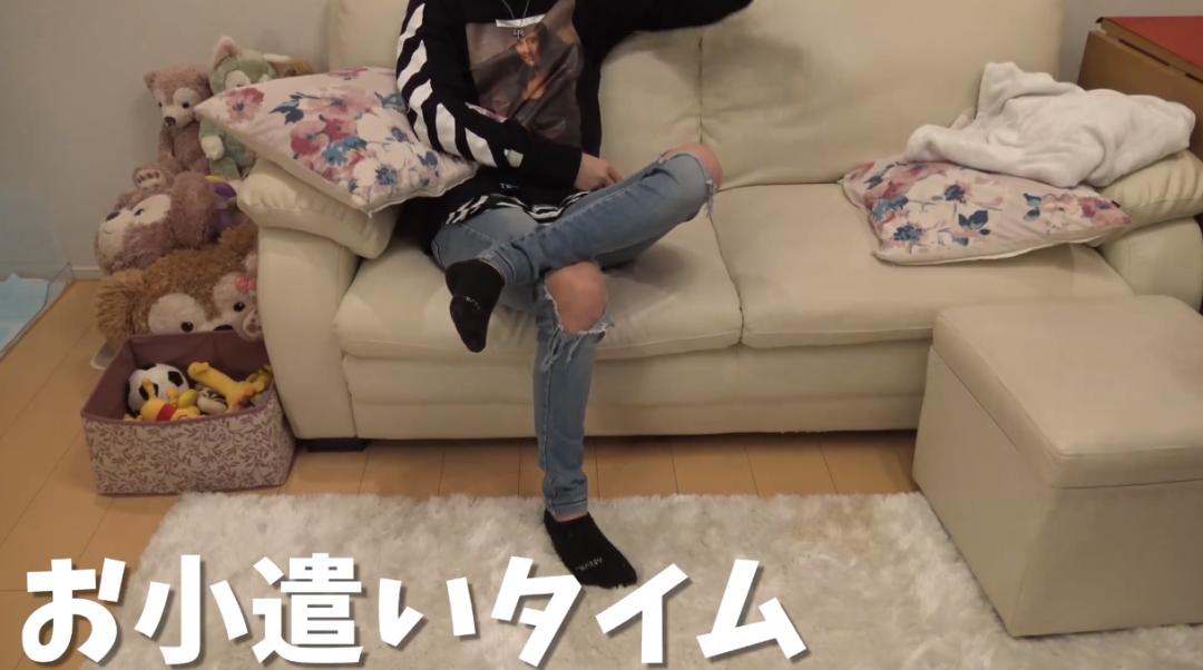 日本小哥同时被15个富婆*养包**，在镜头前唉声叹气：月入百万，很累