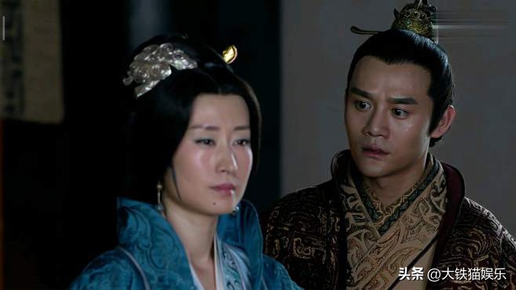 长得显老有多吃亏？这4对明星，年龄不相上下，看脸却像差了辈分