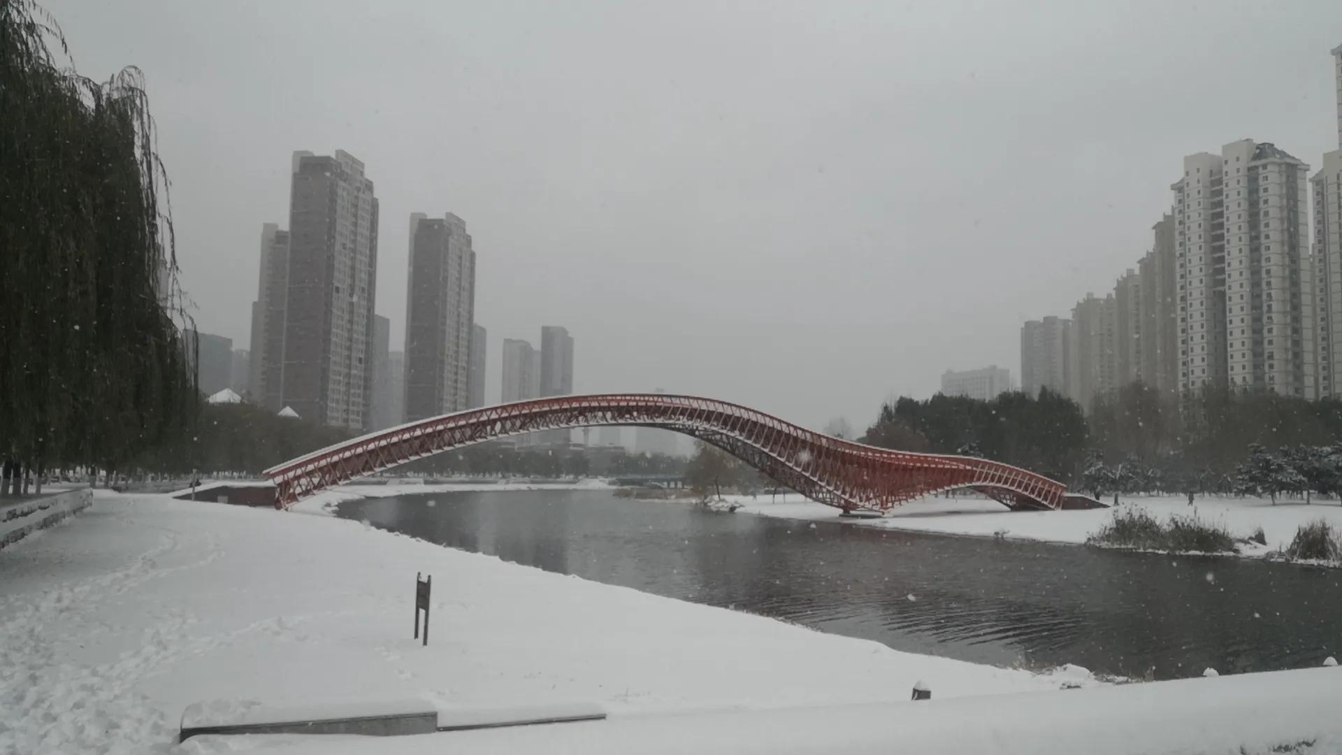 涓浗瓒崇悆涓夐噸宸ㄥ彉鏉庨搧,鏉庨搧甯﹂涓浗瓒崇悆璧板悜鍏夋槑