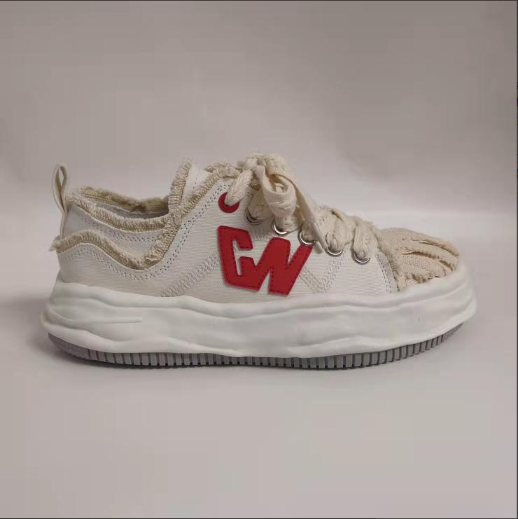 帆布鞋买匡威还是vans,为什么匡威的帆布鞋比vans的舒服