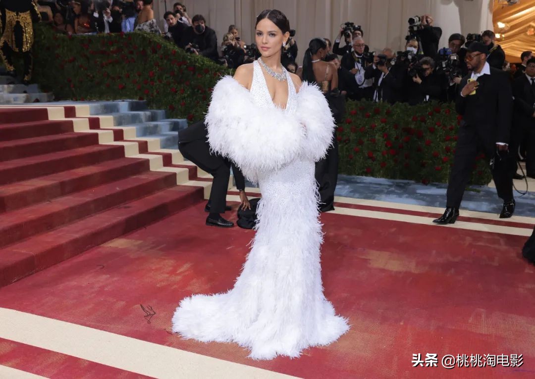 metgala群星红毯造型,2022metgala红毯完整版