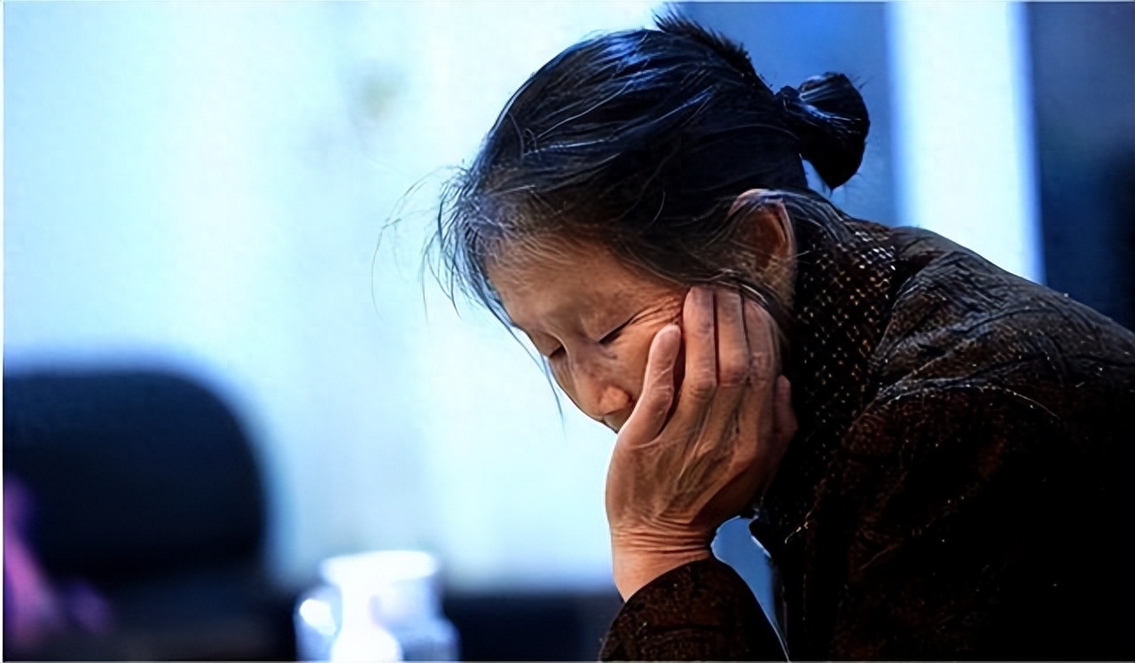 儿子不幸离世，赔偿款被公婆全部拿走，儿媳还有义务给他们养老吗