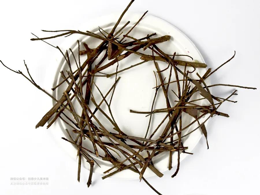 儿童画母鸡涂色,创意美术儿童画母鸡孵蛋