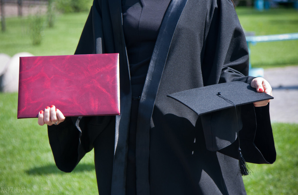 成人大专和全日制大专参军的区别,全日制大专在读可以报成人大专吗