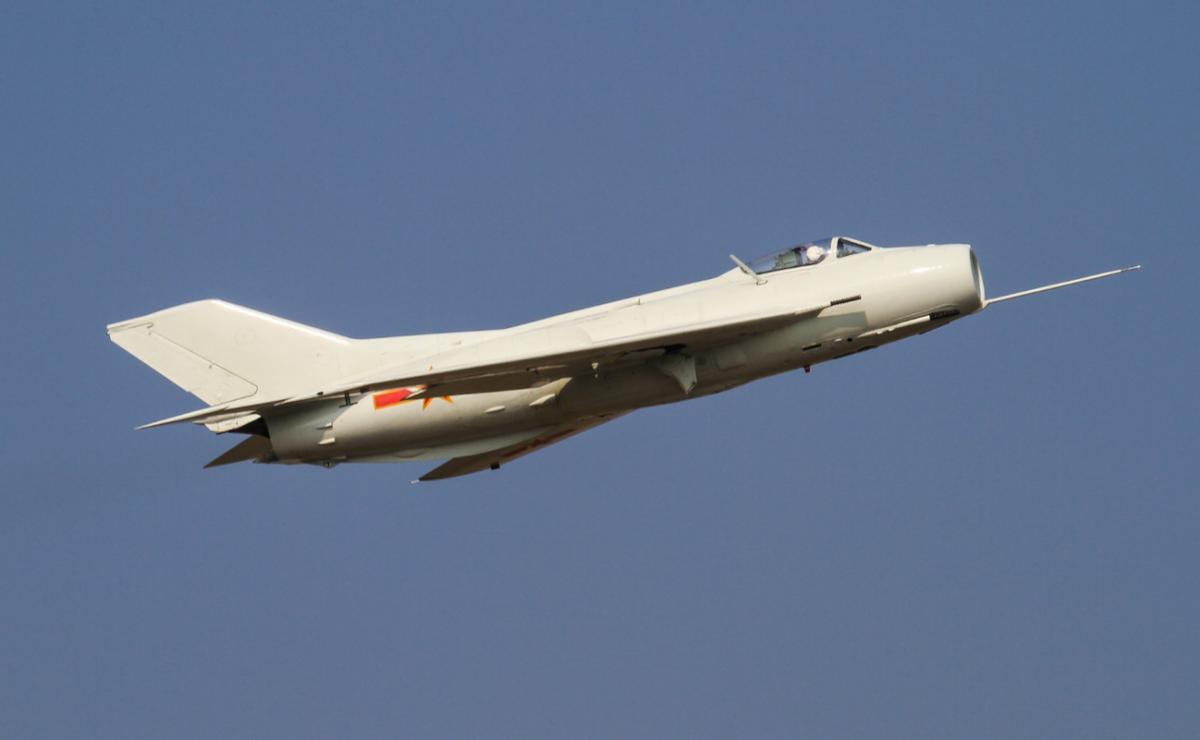 79年赞比亚购买12架歼6,称合同被烧拒付余款,中方反应再获大单