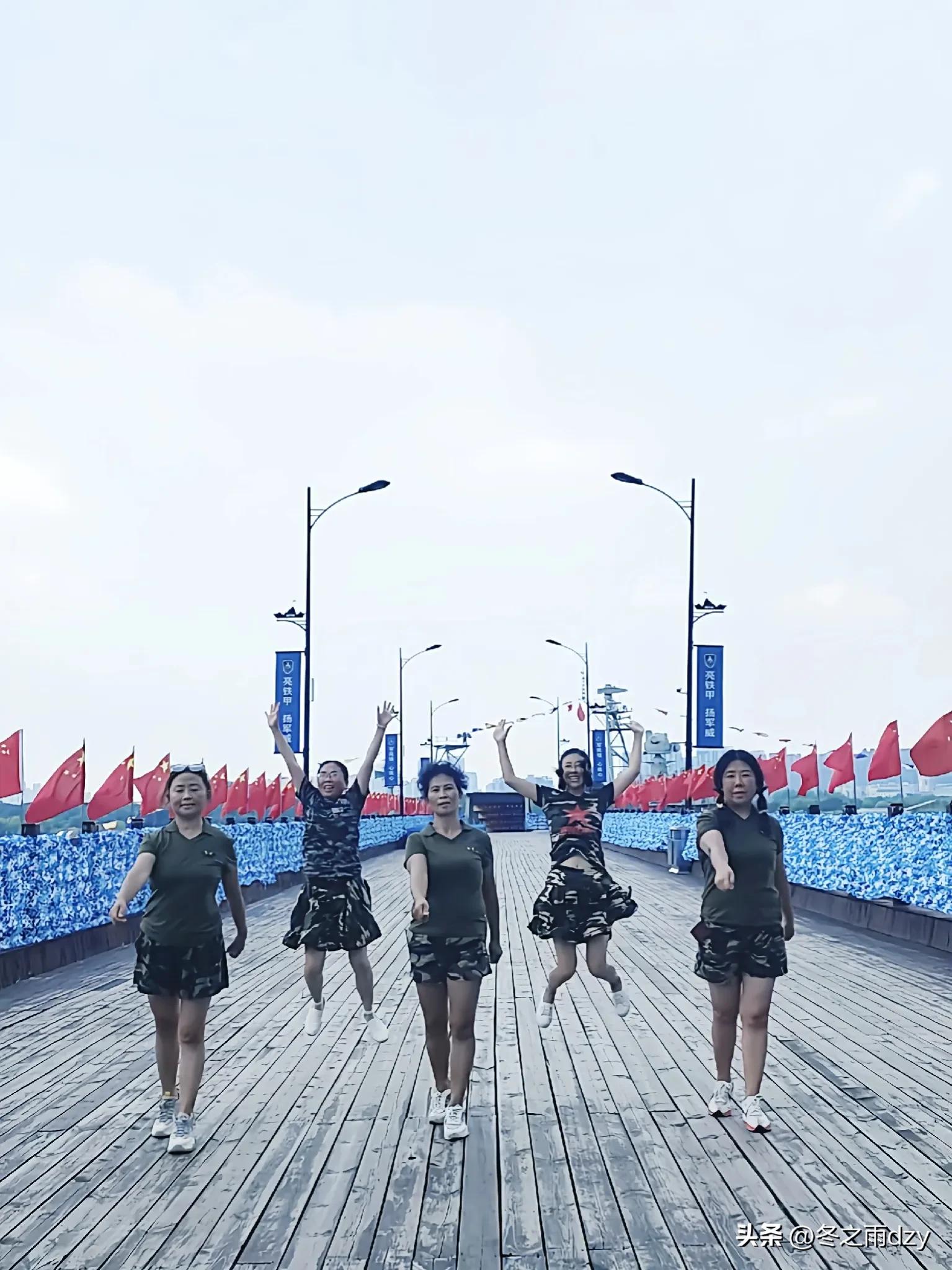 南昌舰主题园凤凰洲湿地公园,凤凰洲建军广场