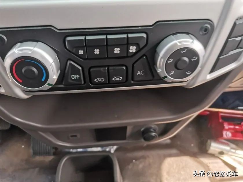 奥驰轻卡v2,飞碟奥驰x2和奥驰v2的区别