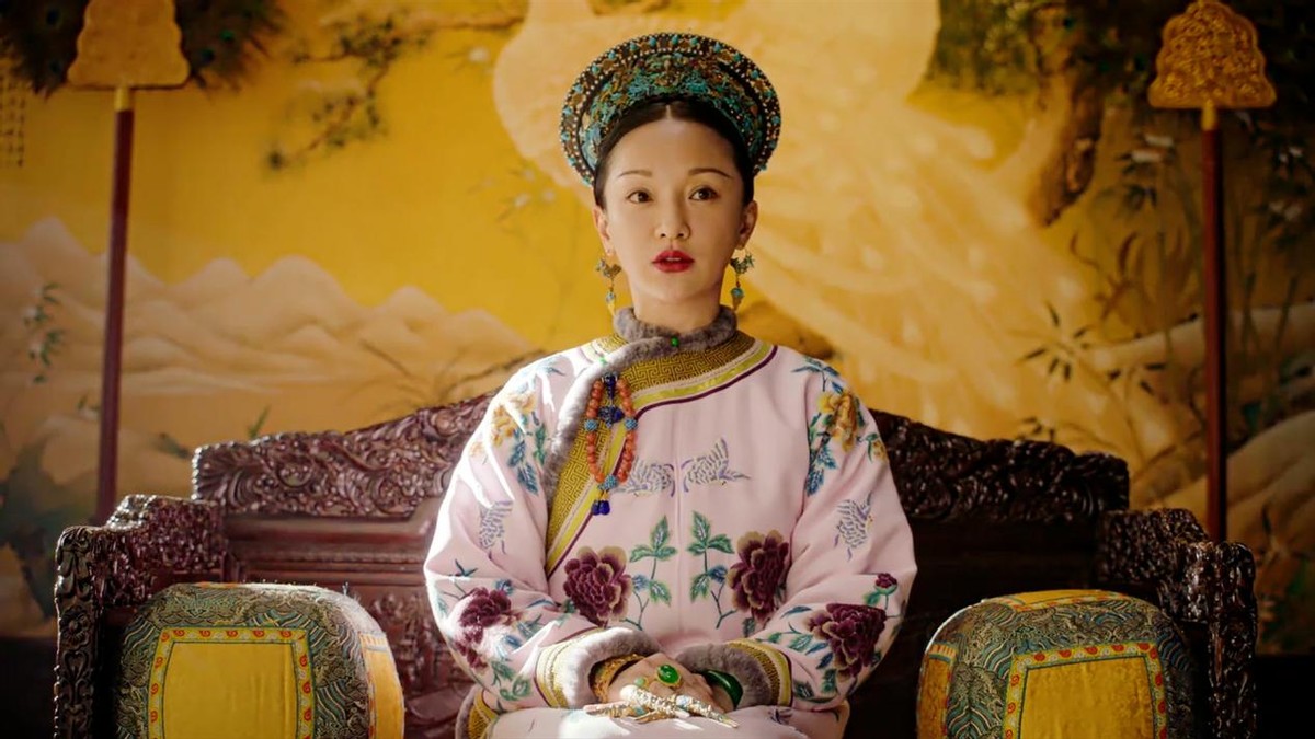 如懿剪掉她的画像焚烧,如懿死前把画剪了