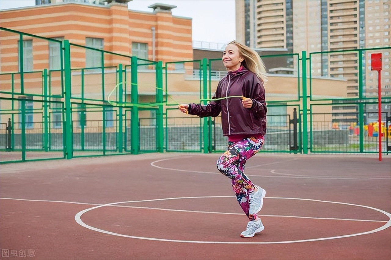 跳绳减肥要跳多少分钟才有效,一天跳6000跳绳半个月能减肥多少