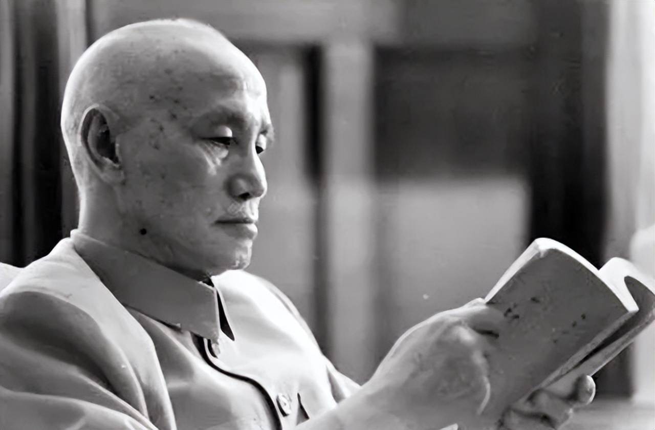 老蒋晚年坦言：败逃台湾无悔，此生最大不甘，是听了斯大林此言