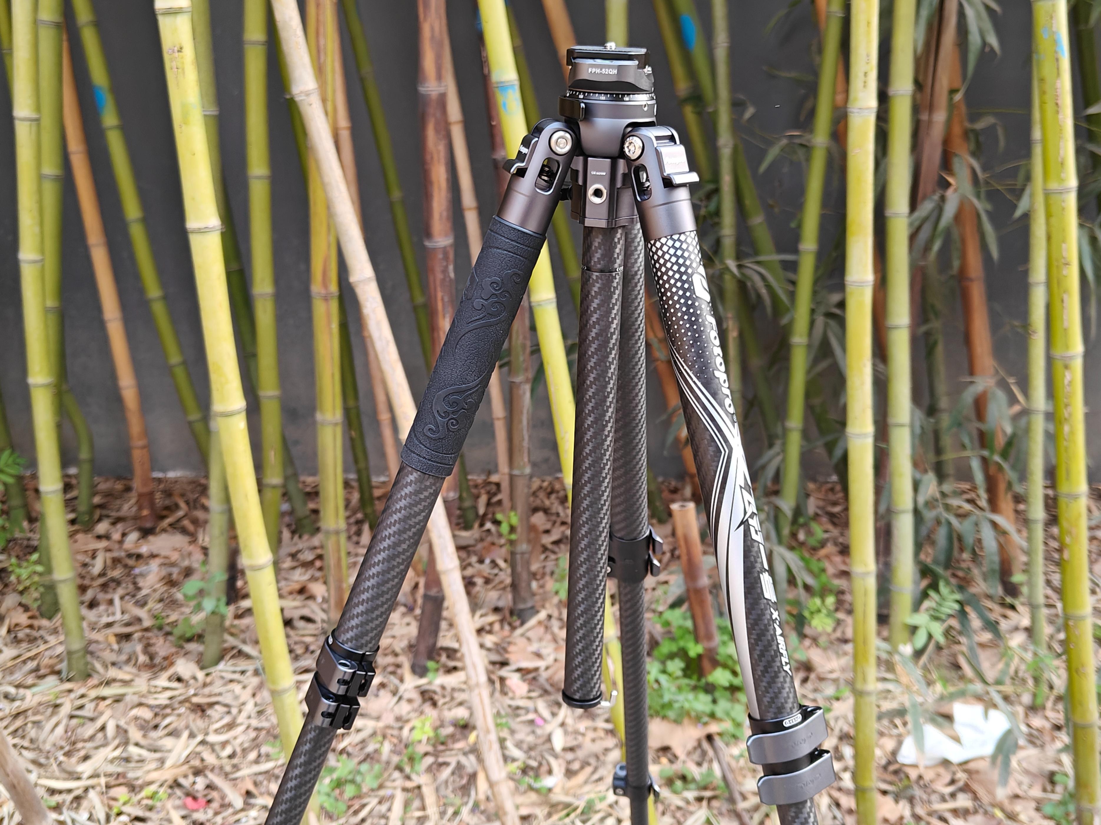 轻便小巧的自拍三脚架,多功能充电运动相机三脚架推荐