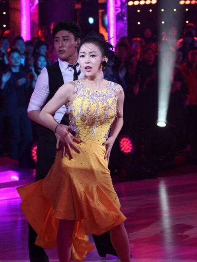 九球天后潘晓婷个人简历,38岁九球天后潘晓婷颜值惊艳全球