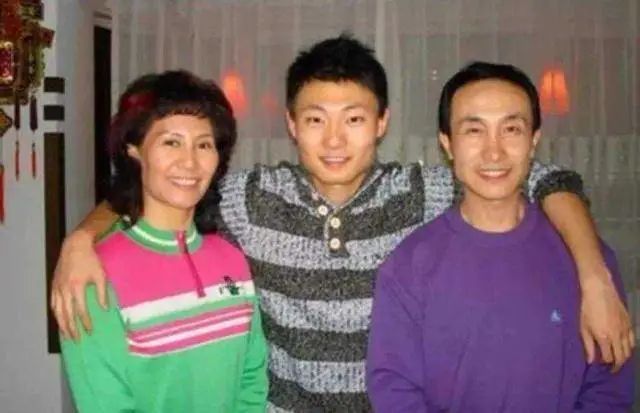 《东北一家人》20年,演员差距悬殊,2位配角离世,小龙套成大腕