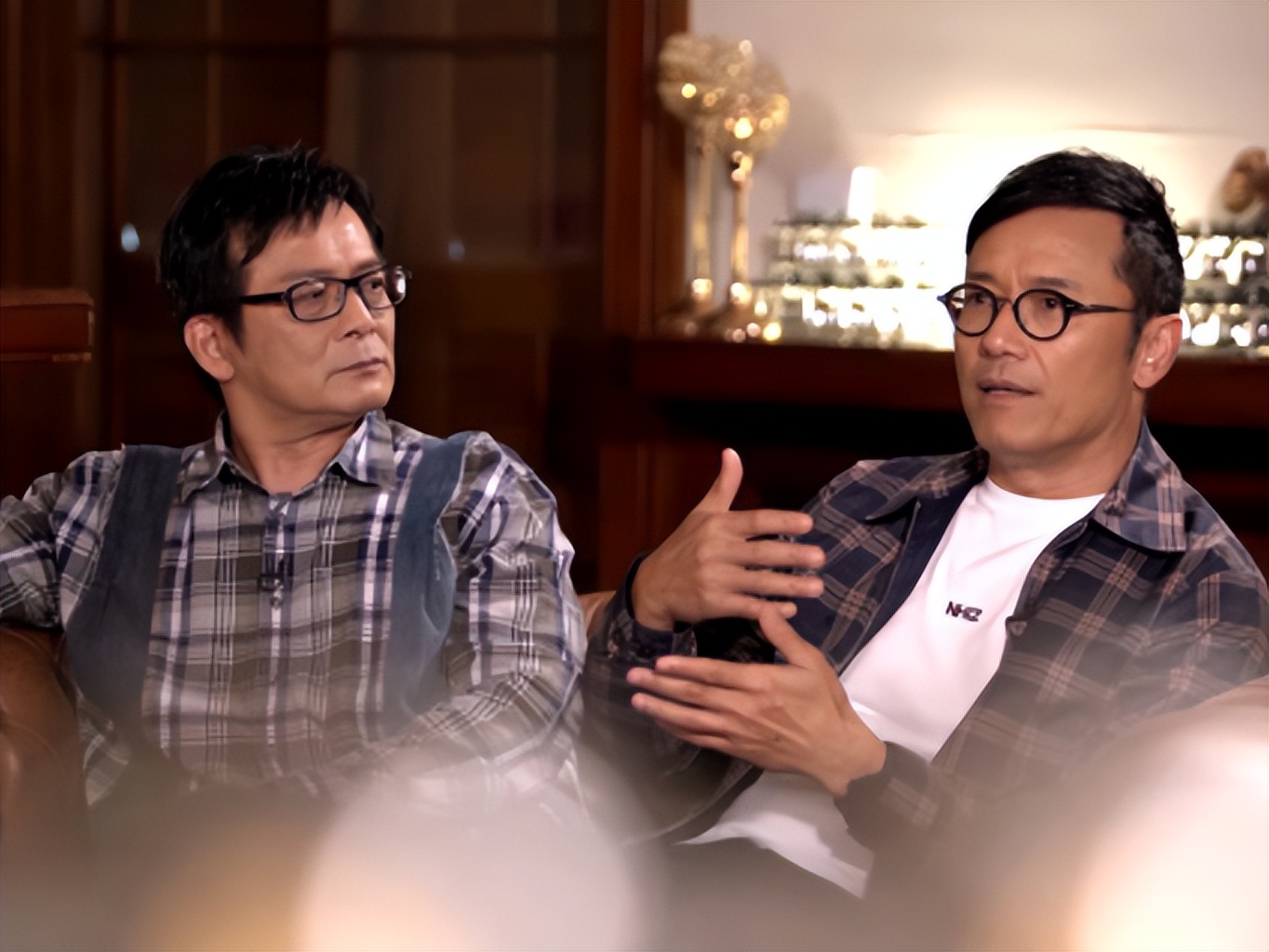 黄日华穿衣风格,黄日华年轻时踢球的视频