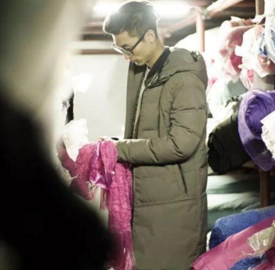 90后卖内衣一个月回本20万,90后小伙做衣服生意