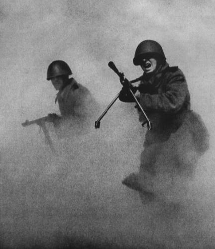 1950年大汉奸回国，才知亲生儿子是红色特工，感叹：你骗得我好苦