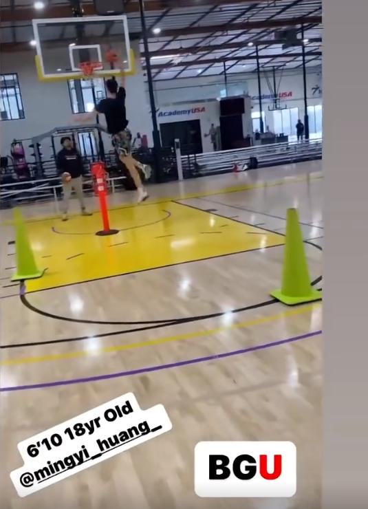 黄明依练武功,黄明依空接扣篮