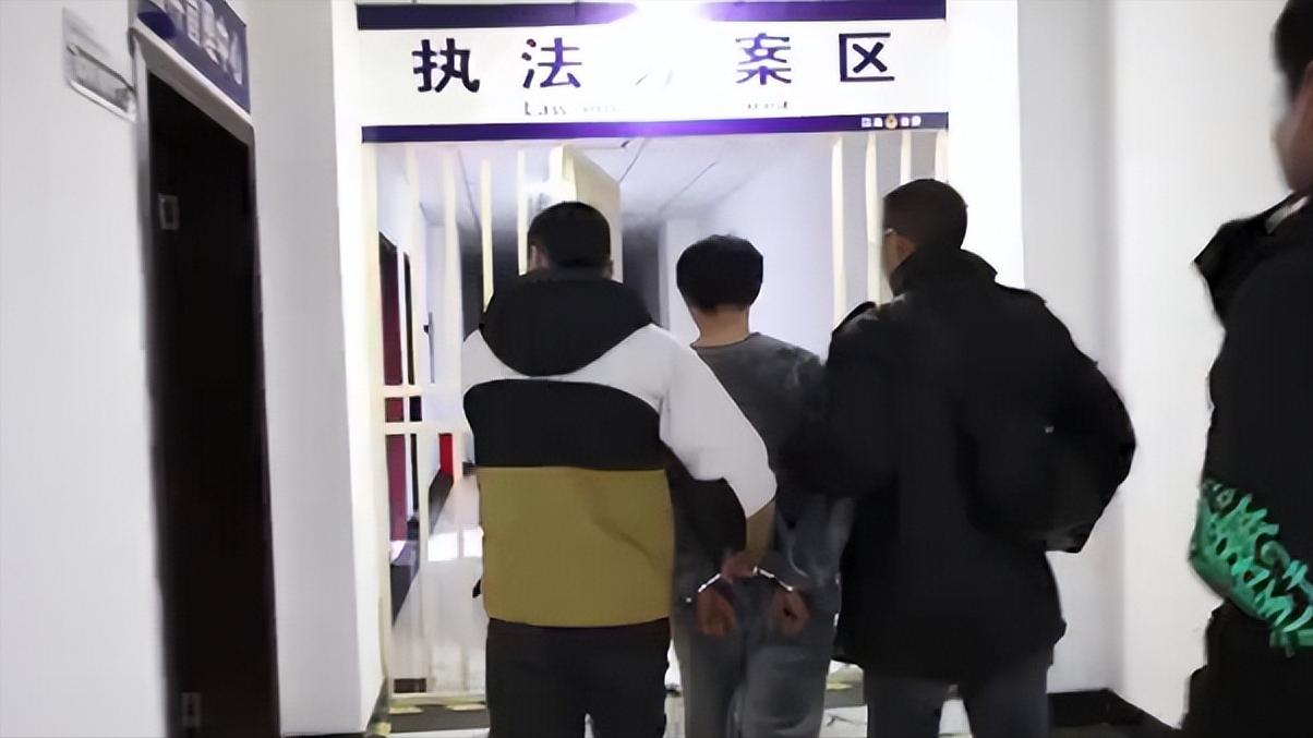 五旬老汉冒充大师骗百名女子,五旬老汉自称得道高僧