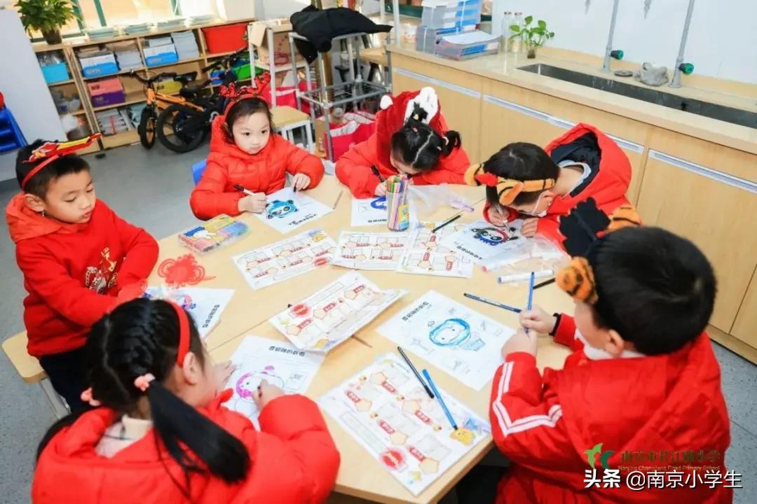 南京市长江路小学一年级开展“畅畅笑笑”乐评园活动