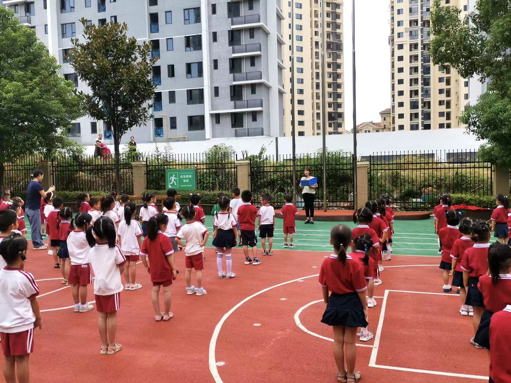 开学典礼以奋斗的姿态继续出发,加油开学季筑梦新未来